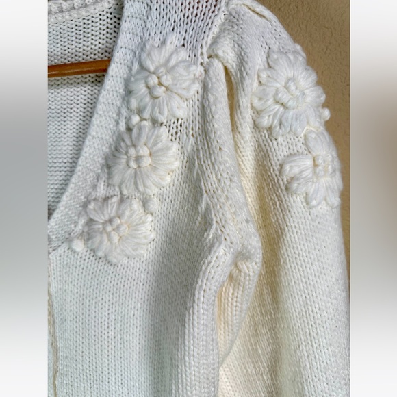 Stellah Embroidered Balloon Sleeve Cardigan in White - Picture 10 of 10